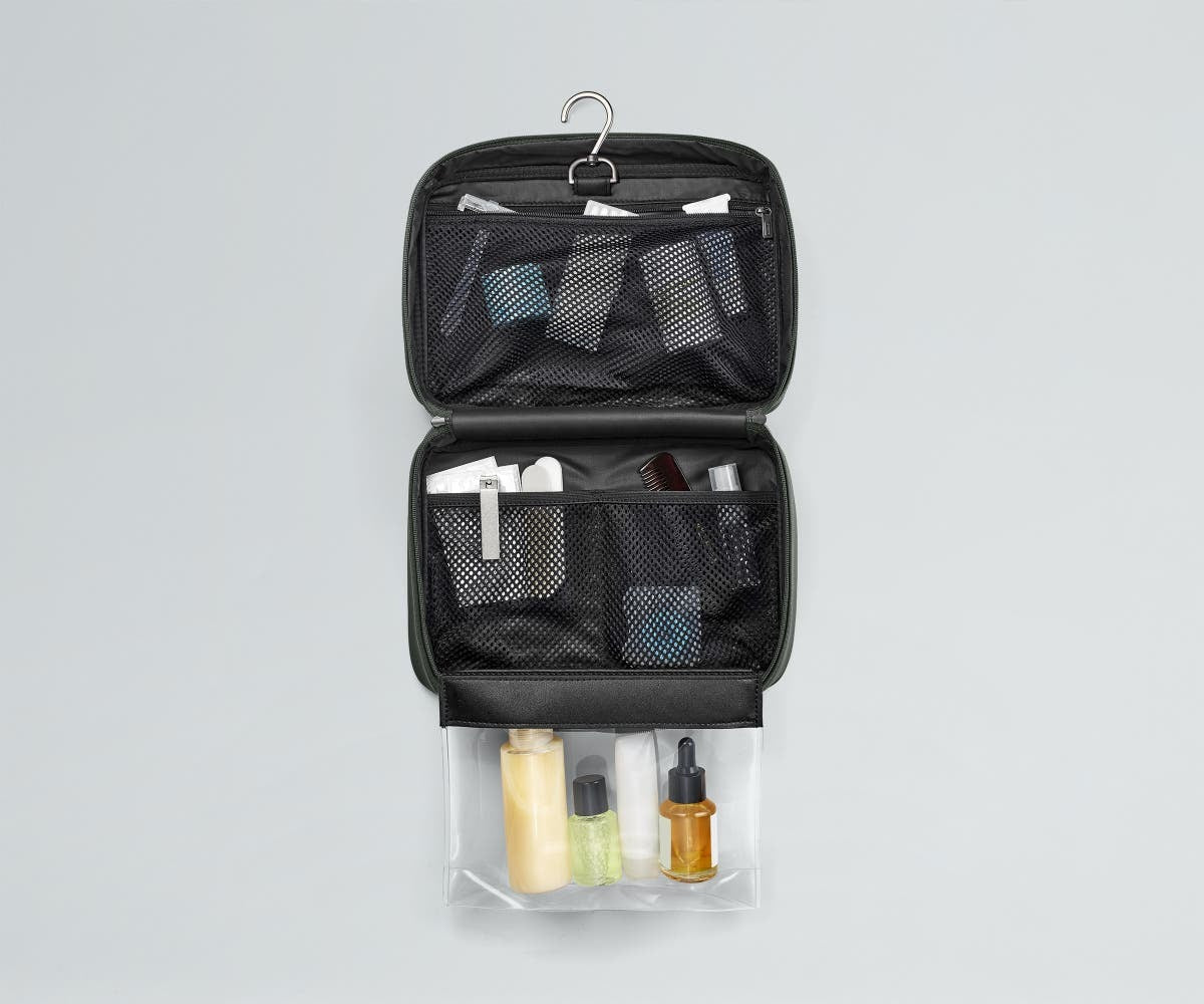 The Hanging Toiletry Bag in Green