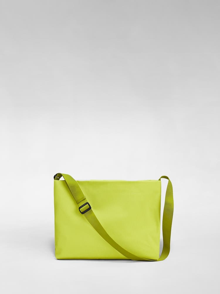 Active Messenger 16L in Atomic Celery