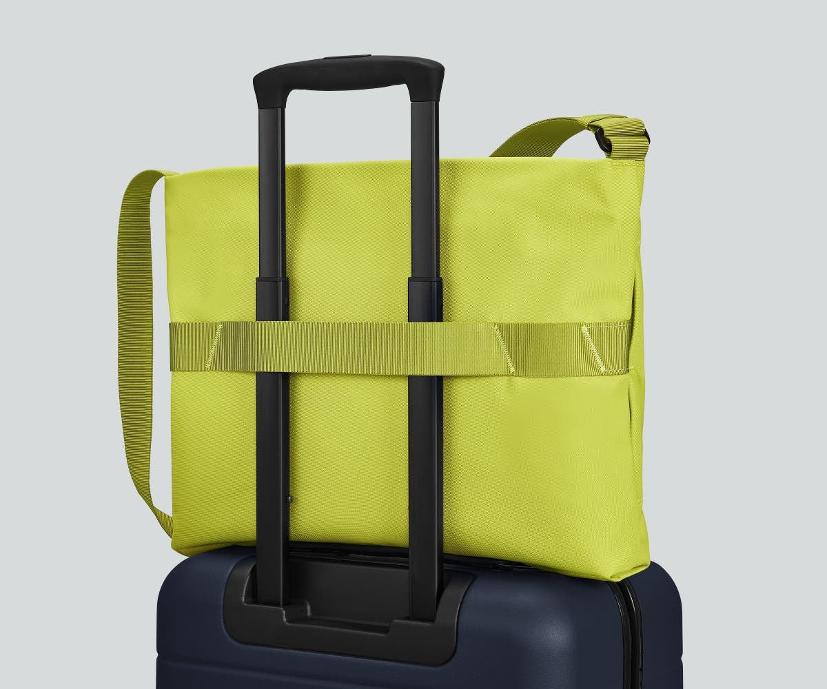 Active Messenger 16L in Atomic Celery