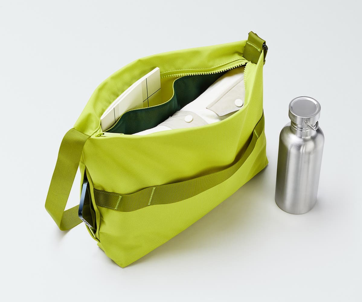 Active Messenger 16L in Atomic Celery
