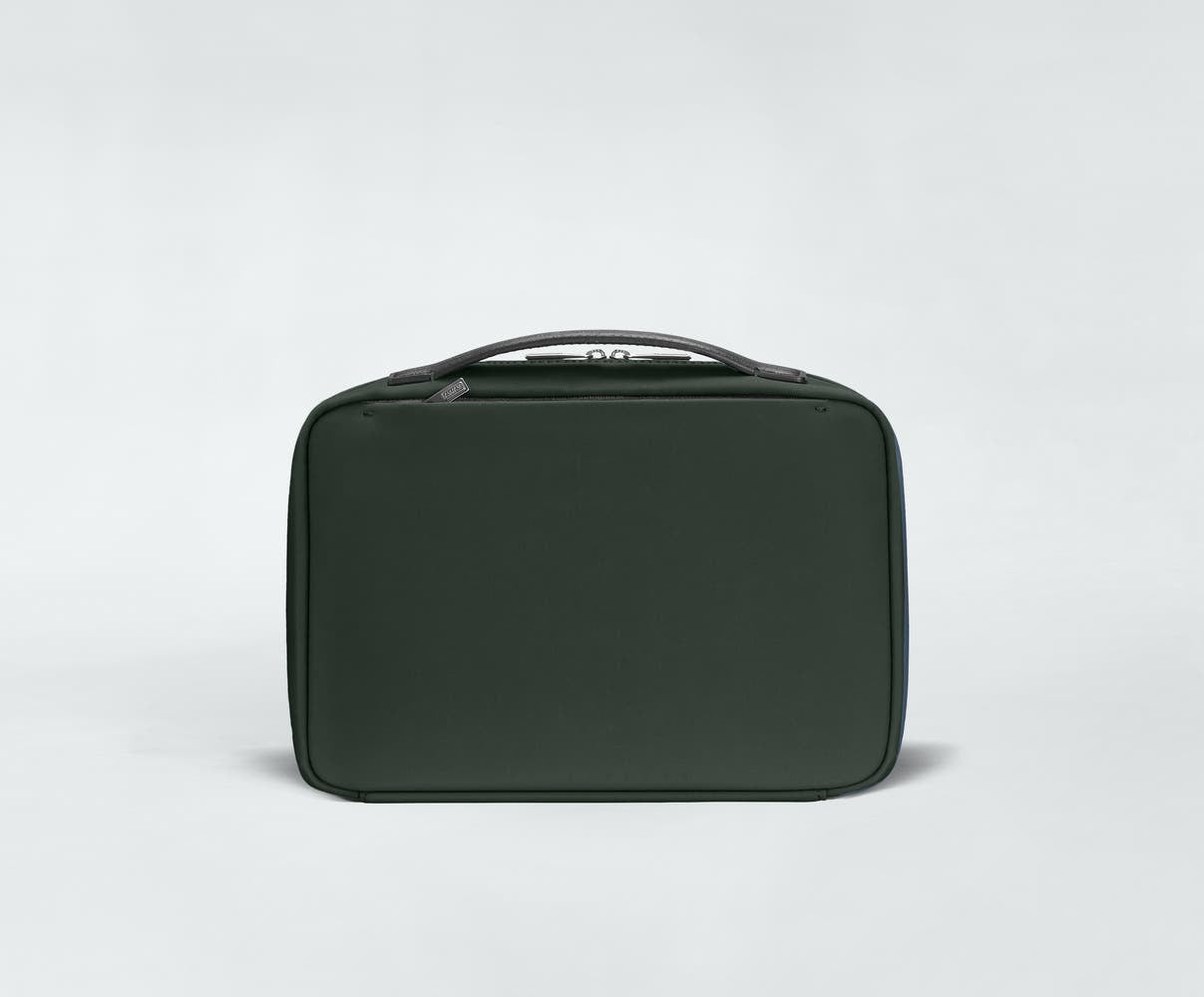 The Hanging Toiletry Bag in Green
