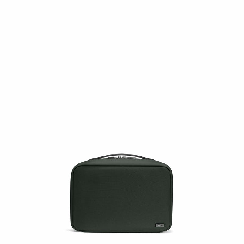 The Hanging Toiletry Bag in Green