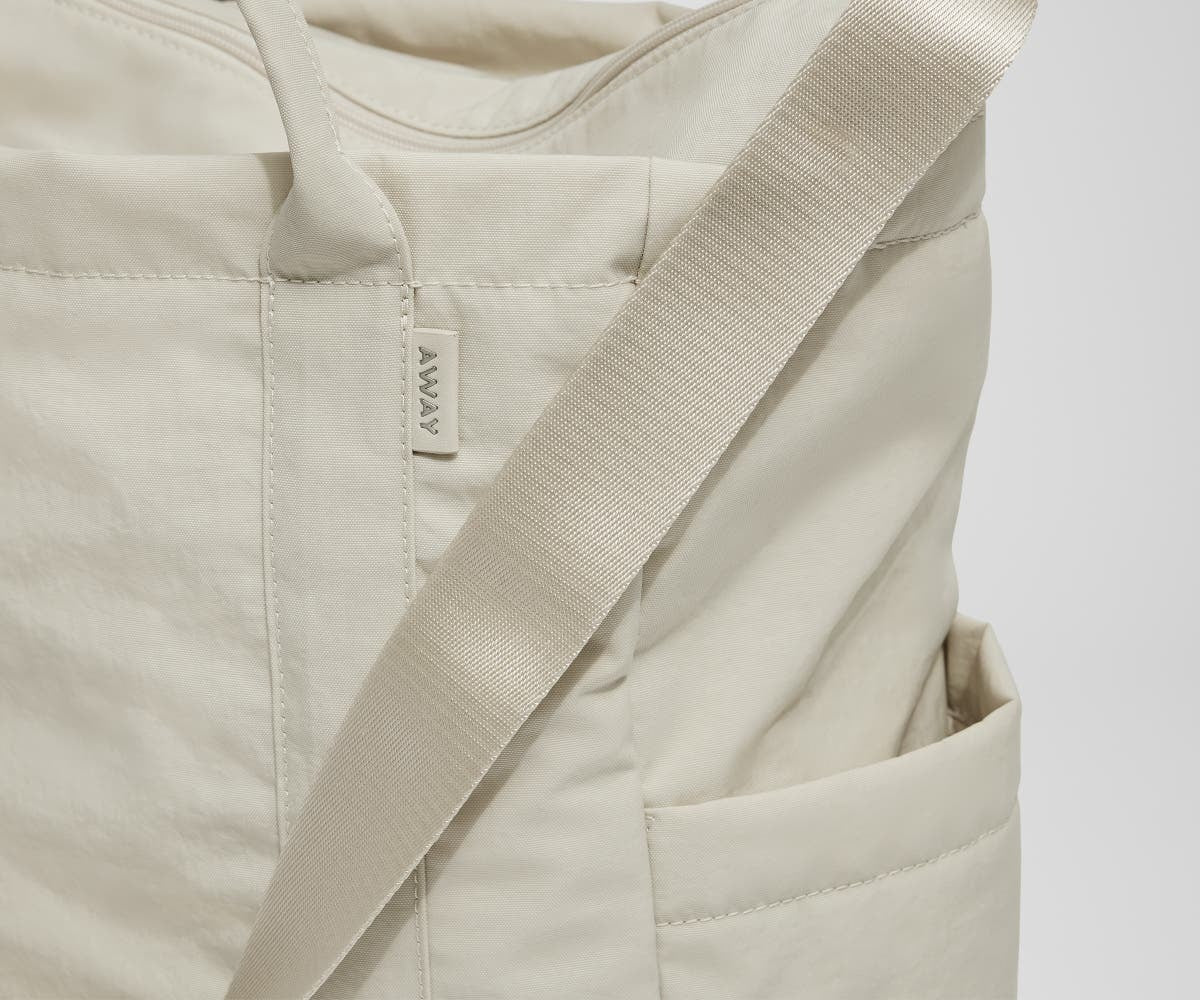 Courtside Tote in Salt White Textured Nylon